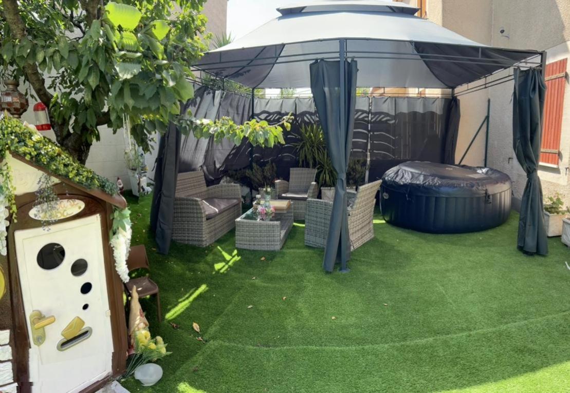 Jacuzzi A L'abri Des Vents Holiday home *
