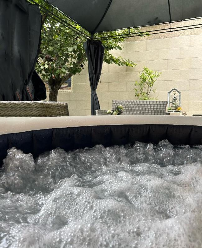 Jacuzzi A L'abri Des Vents Holiday home Carcassonne